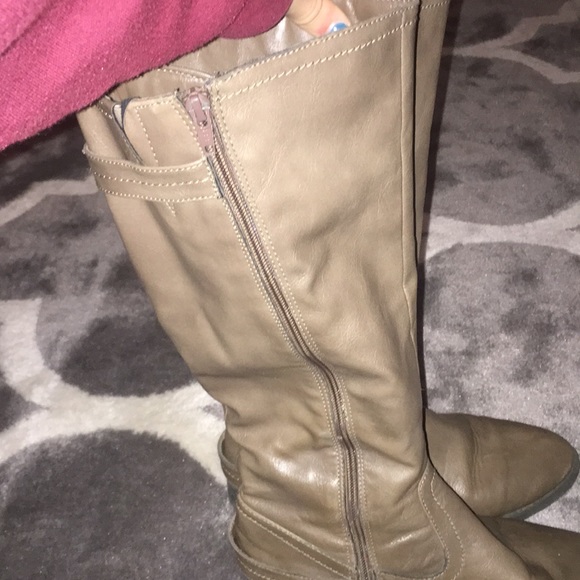 Boots - Picture 2 of 4